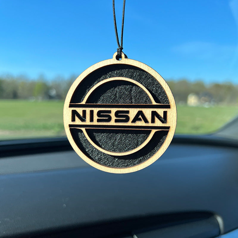 Medinis kvapukas "Nissan"